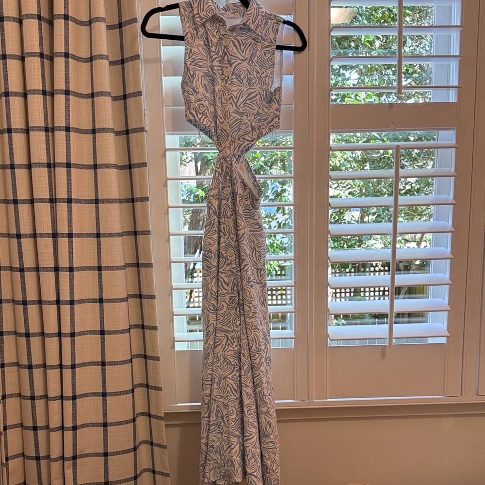 Chic Backless Blue Patterned Dress - image 1